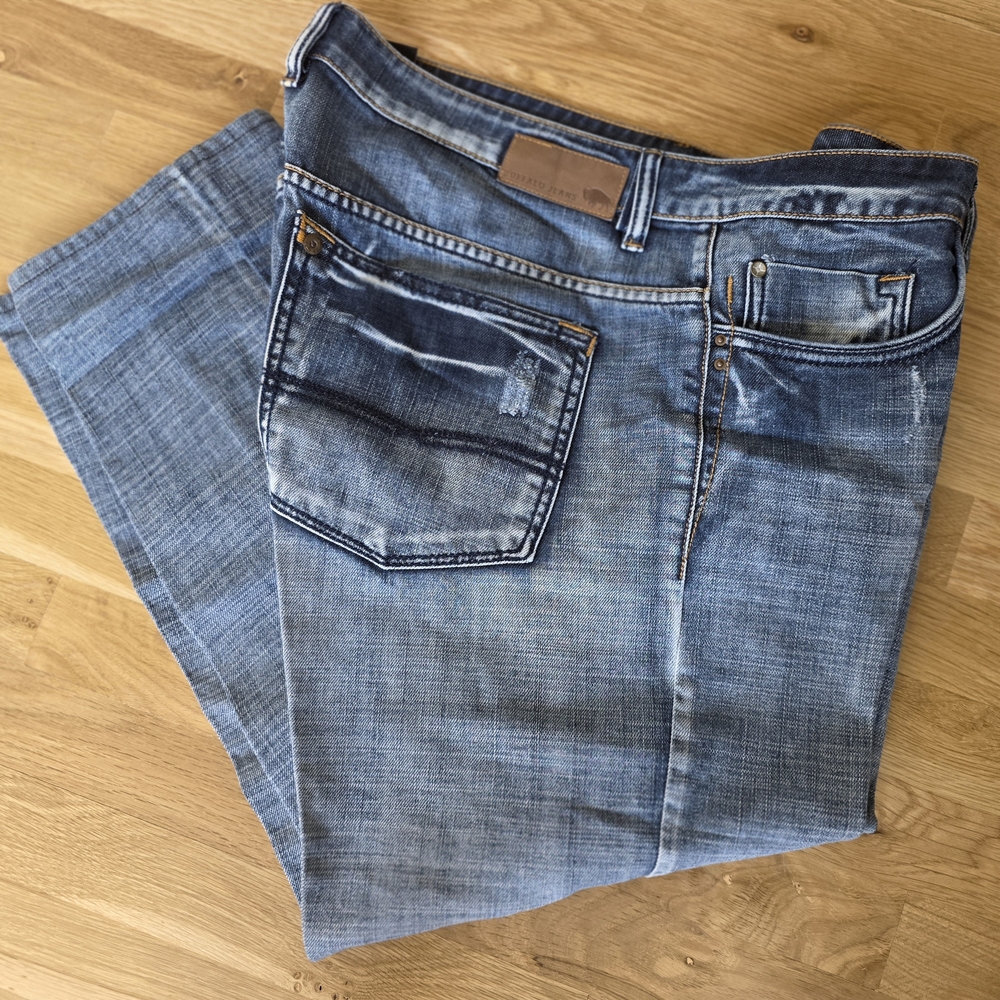 NWOT - Buffalo Jeans Slim Straight in Faded Blue Wash. 40W X 27L